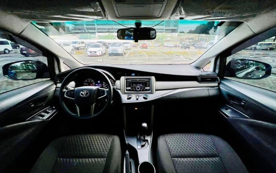 White Toyota Innova 2018 for sale in Makati-8