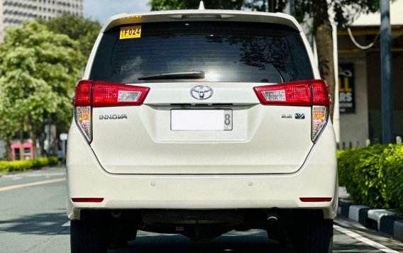 White Toyota Innova 2018 for sale in Makati-3