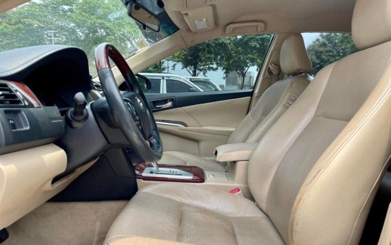Sell White 2013 Toyota Camry in Makati-7