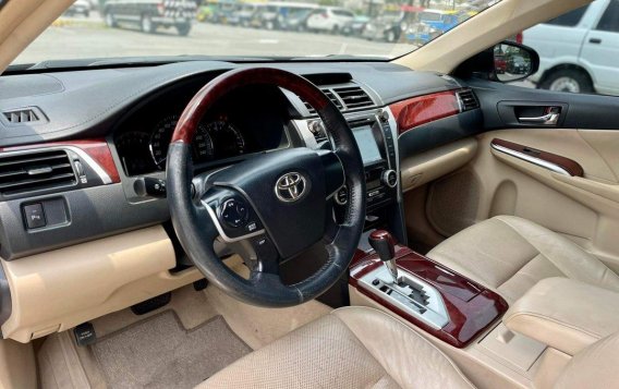 Sell White 2013 Toyota Camry in Makati-8