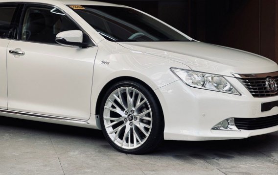 Selling White Toyota Camry 2014 in Muntinlupa-1