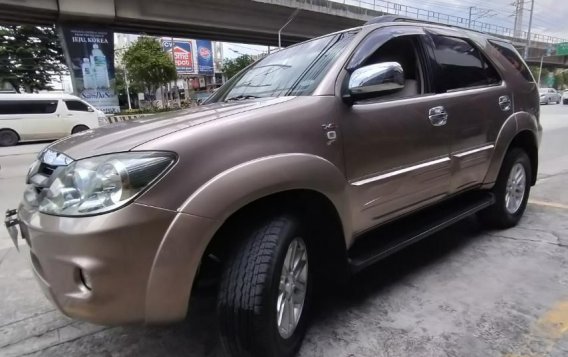 Selling White Toyota Fortuner 2006 in Manila-5
