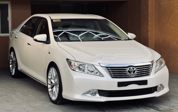 Selling White Toyota Camry 2014 in Muntinlupa-3