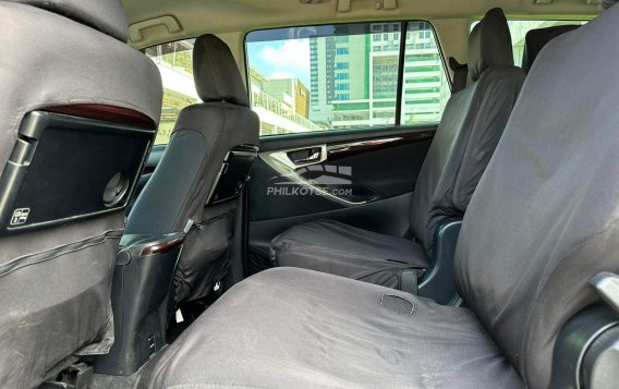 2018 Toyota Innova  2.8 V Diesel AT in Makati, Metro Manila-8