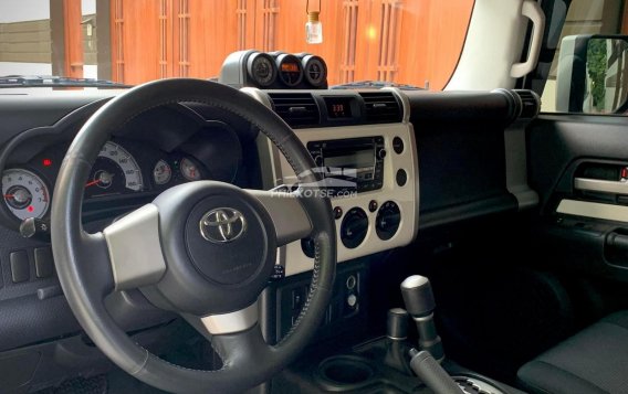 2015 Toyota FJ Cruiser  4.0L V6 in Manila, Metro Manila-5