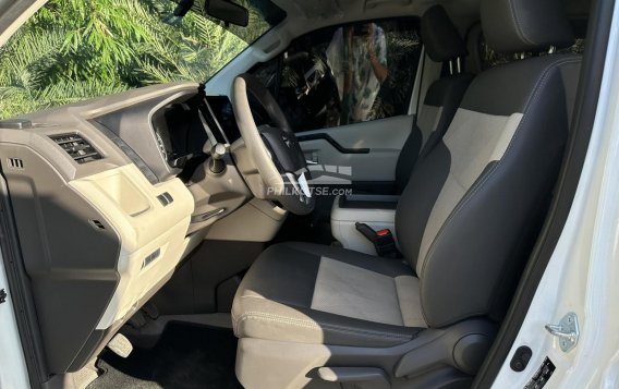 2019 Toyota Hiace  GL Grandia M/T in Las Piñas, Metro Manila-9