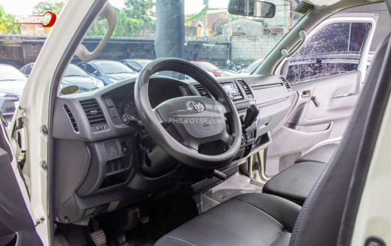 2020 Toyota Hiace  Commuter 3.0 M/T in Malabon, Metro Manila-9