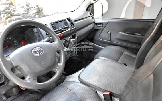 2017 Toyota Hiace  Commuter 3.0 M/T in Lemery, Batangas-9