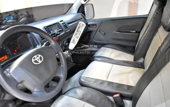 2015 Toyota Hiace  Commuter 3.0 M/T in Lemery, Batangas-8