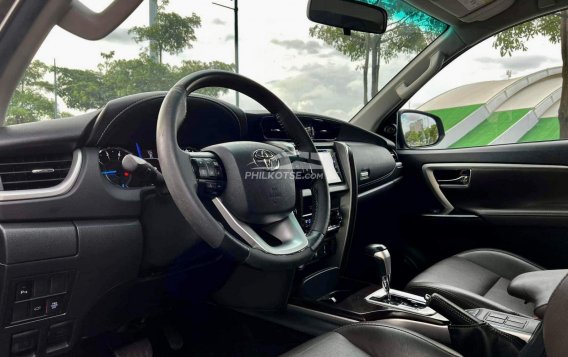2018 Toyota Fortuner  2.8 V Diesel 4x4 AT in Makati, Metro Manila-15