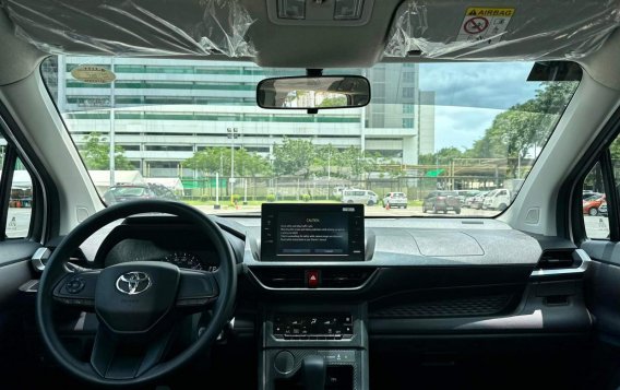 2022 Toyota Avanza E 1.3 CVT in Makati, Metro Manila-6