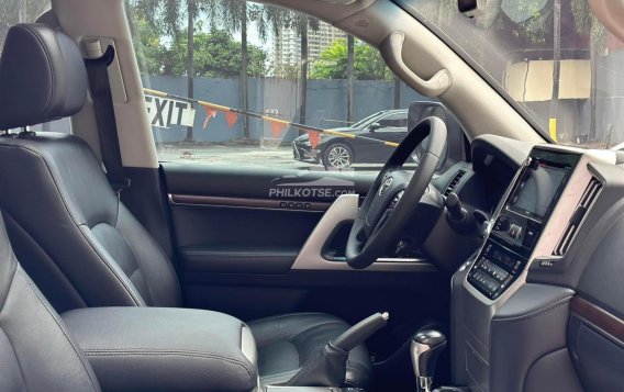 2019 Toyota Land Cruiser Premium 4.5 4x4 White Pearl AT in Manila, Metro Manila-9