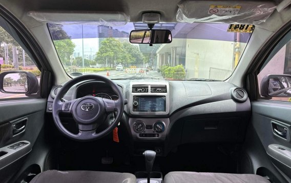 2017 Toyota Wigo  1.0 G AT in Makati, Metro Manila-12