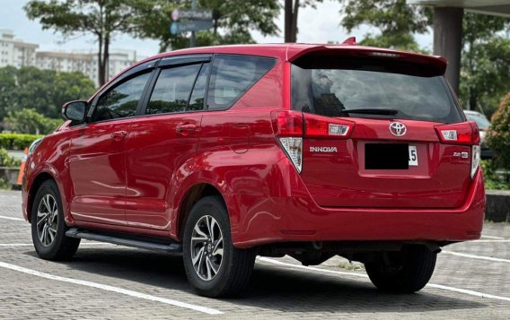 Selling White Toyota Innova 2021 in Makati-5