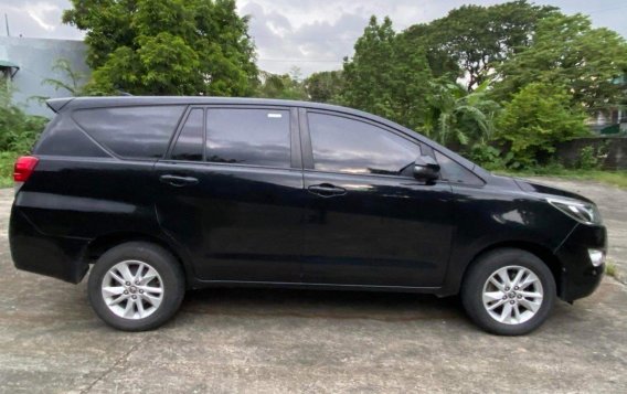 Selling White Toyota Innova 2019 in Quezon City-3