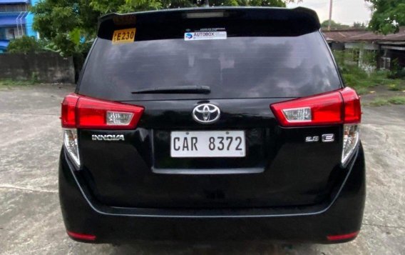 Selling White Toyota Innova 2019 in Quezon City-5