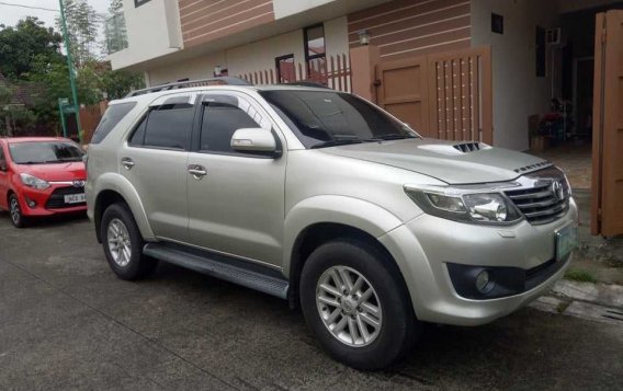 White Toyota Fortuner 2013 for sale in Manila-4
