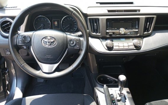 Selling White Toyota Rav4 2018 in Pasig-4