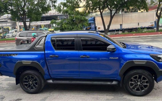 Selling White Toyota Hilux 2022 in Caloocan-4