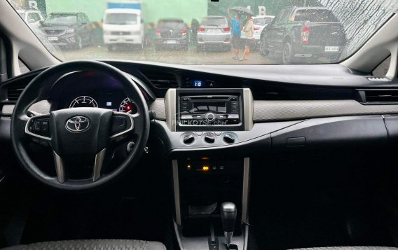 2020 Toyota Innova  2.8 E Diesel AT in Makati, Metro Manila-14