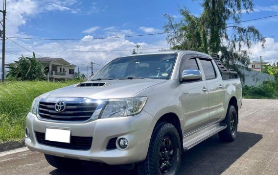 White Toyota Hilux 2014 for sale in Bacoor-1