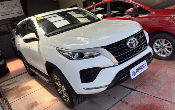 Selling White Toyota Fortuner 2023 in Quezon City-5