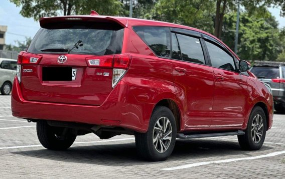 Selling White Toyota Innova 2021 in Makati-4