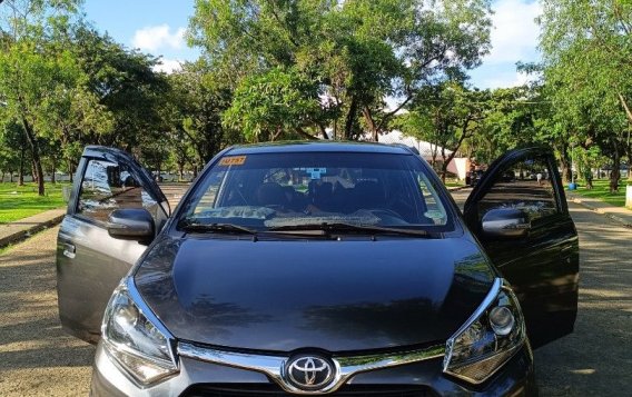Selling White Toyota Wigo 2018 in Makati-1