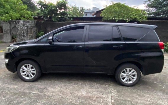 Selling White Toyota Innova 2019 in Quezon City-7