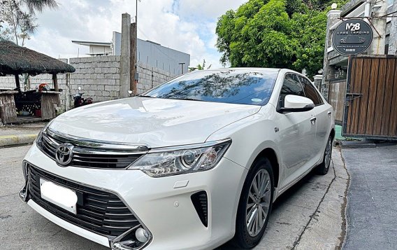 Selling Pearl White Toyota Camry 2019 in Bacoor-2