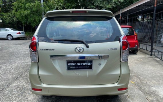 White Toyota Avanza 2015 for sale in Quezon City-3