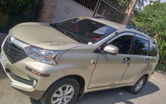 Selling White Toyota Avanza 2017 in Caloocan-1