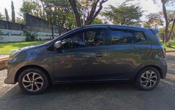 Selling White Toyota Wigo 2018 in Makati-5