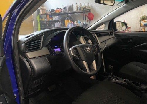 Selling White Toyota Innova 2018 in Quezon City-3