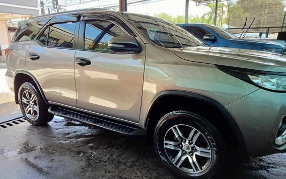 Selling White Toyota Fortuner 2017 in Tagaytay-6