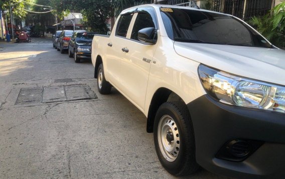 White Toyota Hilux 2022 for sale in Manual-1
