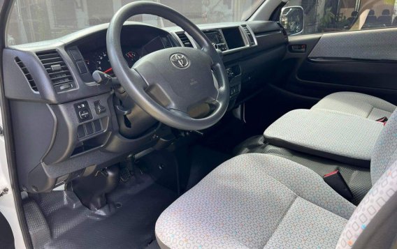White Toyota Hiace 2017 for sale in Automatic-8