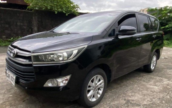 Selling White Toyota Innova 2019 in Quezon City-1