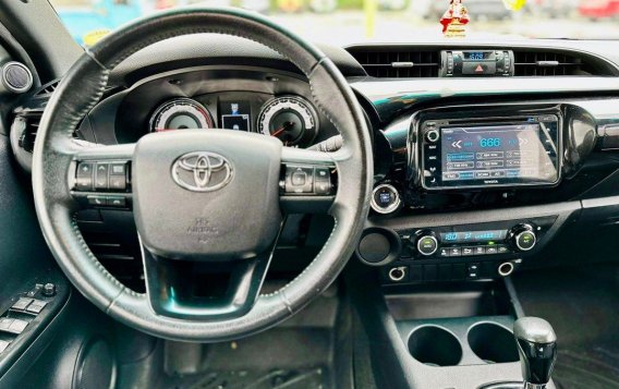 Sell White 2019 Toyota Hilux in Makati-6