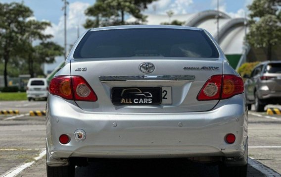 Selling White Toyota Corolla 2010 in Makati-5