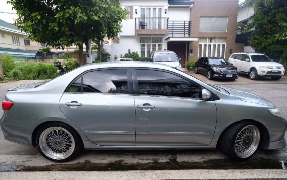 Green Toyota Corolla altis 2010 for sale in Quezon City-4