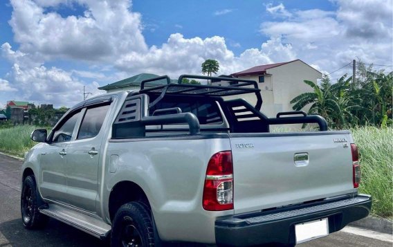 White Toyota Hilux 2014 for sale in Bacoor-5