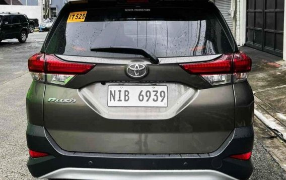 Selling White Toyota Rush 2022 in Manila-3
