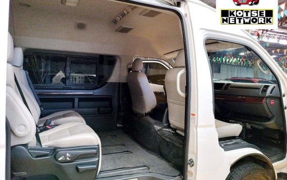 White Toyota Hiace 2018 for sale in Automatic-6