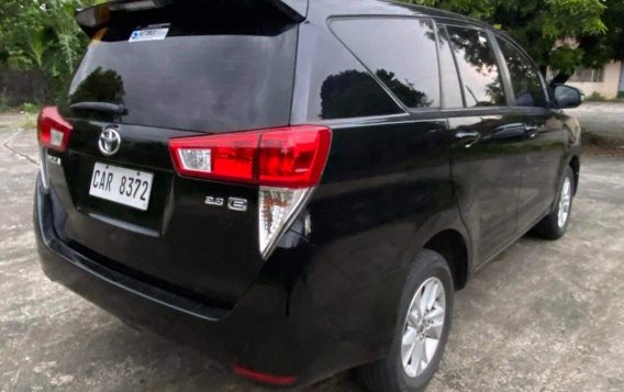 Selling White Toyota Innova 2019 in Quezon City-4