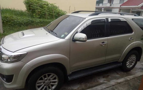 White Toyota Fortuner 2013 for sale in Manila-3