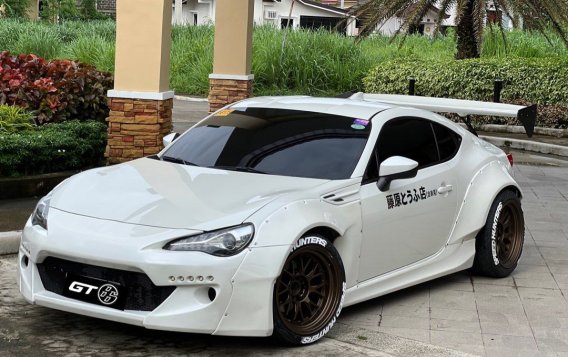 White Toyota 86 2018 for sale in Manila-3