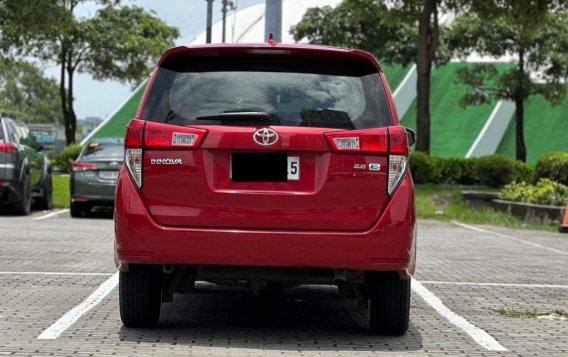 Selling White Toyota Innova 2021 in Makati-3