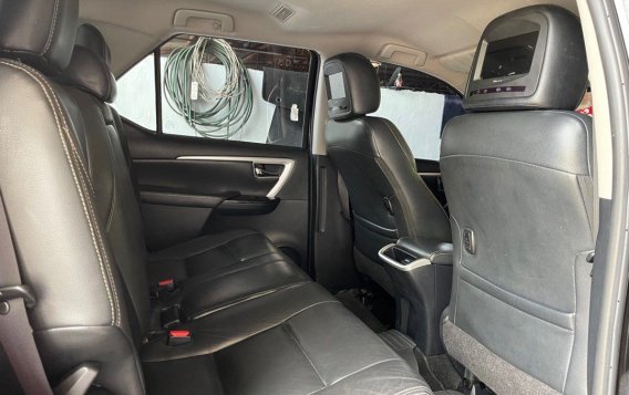 Silver Toyota Fortuner 2016 for sale in Quezon City-3