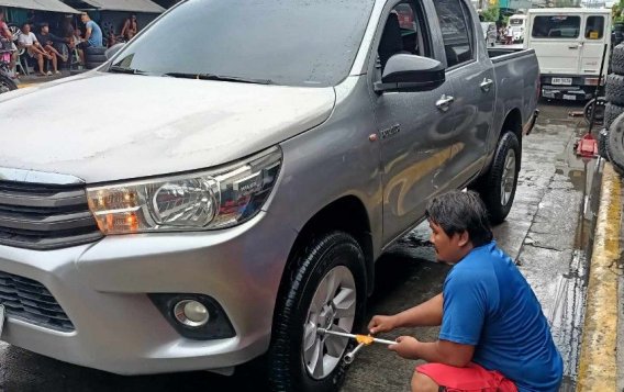 White Toyota Hilux 2016 for sale in Caloocan-6